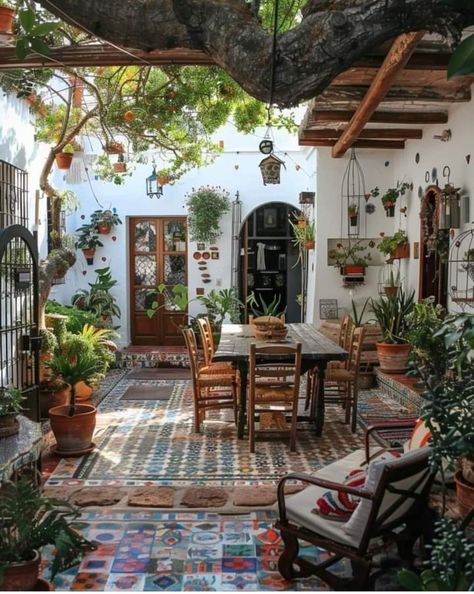 Mexican Home Exterior, Villa Style, Mexican Home Decor, Outdoor Living Rooms, Mexican Home, Casa Vintage, Spanish Style Homes, Casa Exterior, Mexican Decor