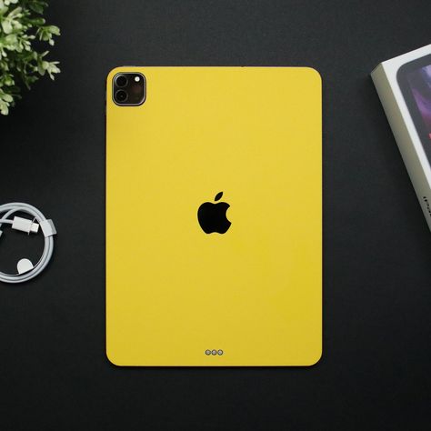 iPad Pro 11"/12.9" (2020, Gen 2 and 4) - Textured Matt Yellow Skin Ipad 11 Pro, Yellow Ipad, Beats Headphones Wireless, Yellow Skin, Apple Macintosh, Slime Crunchy, Yellow Case, Cute Toe Nails, Photo Scrapbook