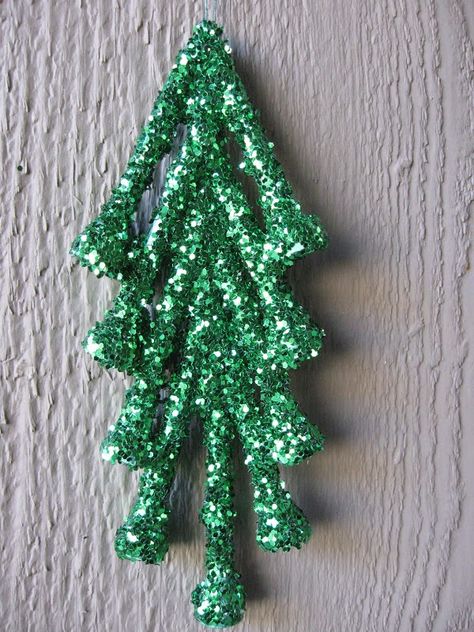 Christmas Tree Ornament Crafts, Golf Ball Crafts, Glitter Christmas Tree, Christmas Golf, Ornament Craft, Craft Craft, Golf Tee, Christmas Tree Crafts, Craft Stuff