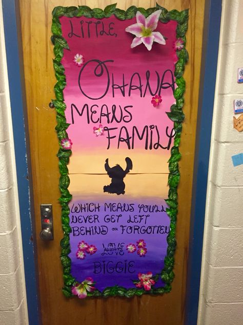 Before big little reveal! I love you little, you're my Ohana! Big little. Sorority. DPhiE. Reveal. DIY. Disney. Lilo and stitch. Ohana. Hawaiian. Crafts. Delta Phi Epsilon. Deepher. Diy Lilo And Stitch Room Decor, Stitch Classroom Door, Lilo And Stitch Door Decorations, Lilo And Stitch Classroom Door, Disney Themed Classroom, Big Little Sorority, Big Little Basket, Hawaiian Crafts, Lilo And Stitch Ohana