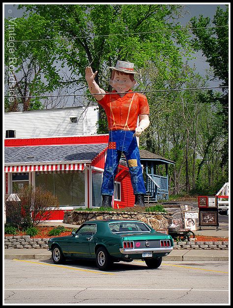 The Lake Ozark "Half Wit" muffler man the day before he was taken down... Vintage Lake Of The Ozarks, Conneaut Lake Park, Osage Beach, Lake Ozark, Building Signs, St Nick, Outdoor Advertising, Car Inspiration, Roadside Attractions