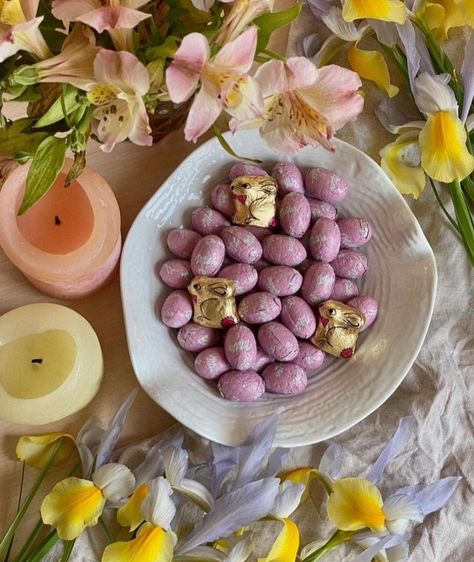 Food Cottagecore, Simple Easter Decor, Easter Aesthetic, Easter Vibes, Pretty Desserts, Pastel Easter, Easter Tablescapes, Pretty Dessert, Easter Inspiration