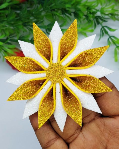 Christmas Star Making, Christmas Star Crafts, Foam Christmas Ornaments, Star Making, Christmas Tree Decorations Ideas, Christmas Tree Decorating Ideas, Tree Decorating Ideas, Tree Decorations Ideas, Christmas Tree Decorating