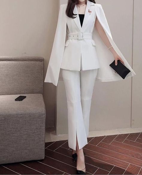 Womens Suit Outfits, White Suit, Woman Suit Fashion, Korean Fashion Dress, Classy Work Outfits, Stylish Work Outfits, Fashion Attire, Moda Vintage, Looks Chic