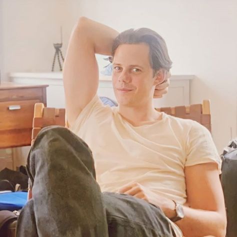 Bill Skarsgård FP on Instagram: “WTF??????? HE REALLY PLANS TO KILL US! • • Follow for more • • #bill #skarsgård #billskarsgard #billskarsgård #markel #pennywise #mickey…” Valter Skarsgard, Bill Skarsgard Pennywise, Skarsgard Family, Bill Istvan Günther Skarsgård, It Pennywise, Billy Boy, Bill Skarsgard, Hot Actors, Dollar Bill