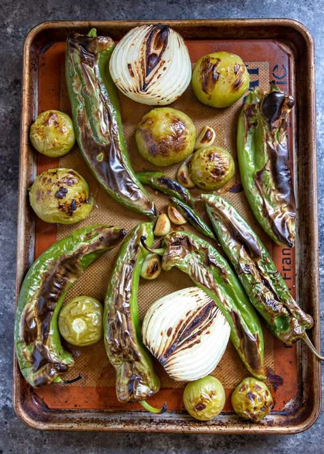 Green Salsa Recipe Tomatillos, Salsa Verde Canning, Salsa Verde Canning Recipe, Green Chile Salsa, Roasted Salsa Verde, Green Salsa Recipe, Verde Salsa, Tomatillo Recipes, Chile Salsa