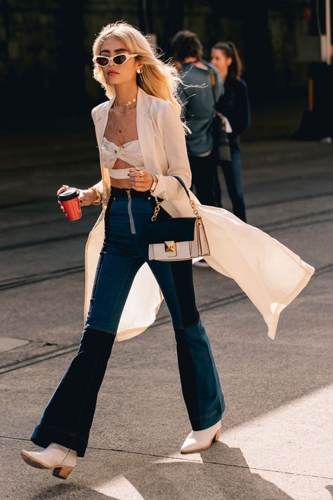 Shop the Best Warm Weather Looks, as Seen at Sydney Fashion Week | Vogue Sydney Fashion Week, Sydney Fashion, Looks Jeans, Walking Down The Street, Quoi Porter, Neue Outfits, Keeping Up With The Kardashians, Looks Street Style, Estilo Chic