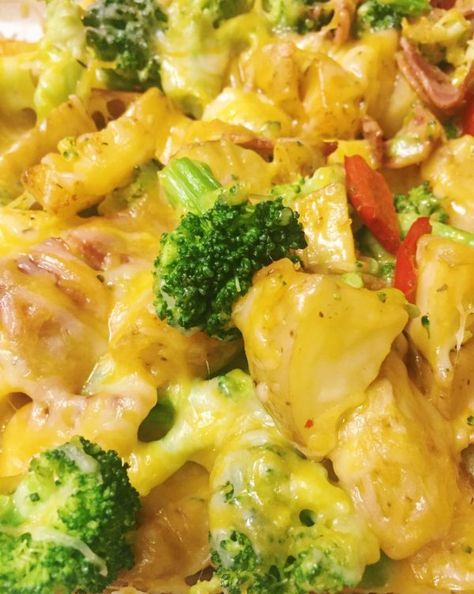 Casserole With Broccoli, Cheese Potato Casserole, Broccoli And Potatoes, Broccoli Bake, Bacon Chicken, Baked Potato Casserole, Meatless Main Dishes, Potatoe Casserole Recipes, Fall Foods