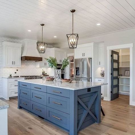 Dapur Moden, Dapur Rustic, Builder Grade Kitchen, Model Dapur, Farmhouse Kitchen Cabinets, Farmhouse Kitchen Design, New Kitchen Cabinets, Country Style Kitchen, Classic Kitchen