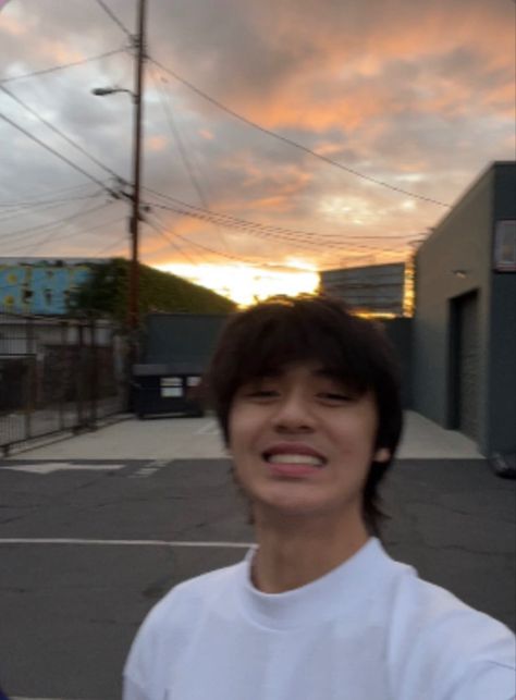 Warren Hue Aesthetic, Warren Hue, 88 Rising, Iconic Wallpaper, Boy Models, Boy Pictures, Boyfriend Pictures, Boyfriend Material, Favorite Celebrities