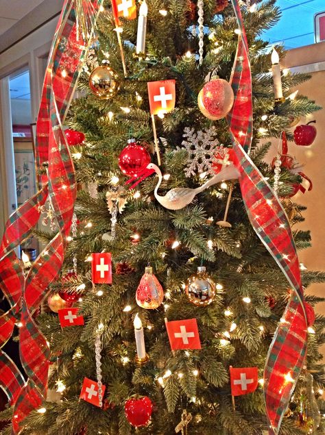 Swiss Christmas tree at the Swiss Center of North America in Swissconsin. new Glarus. Nordic Xmas, Swiss Christmas, Switzerland Christmas, Switzerland Trip, Beautiful Switzerland, Traditional Colonial, Colonial Christmas, Gift Drawing, Nordic Countries