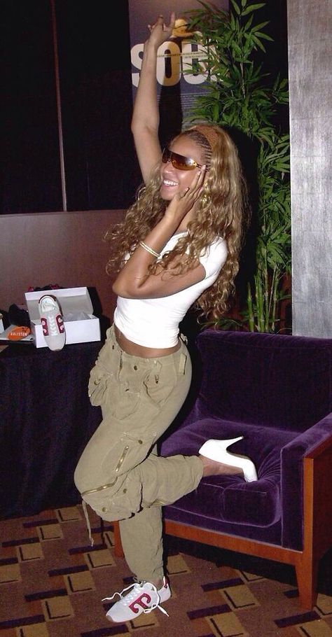 ♡✿♔Life, likes and style of Creole-Belle♔✿✝♡ Beyonce 2000s Fashion, Beyonce 2000, 2000s Beyonce, Beyonce 2000's, Church Girl, 90s 2000s Fashion, Beyonce Outfits, Outfits 2000s, Beyonce Style