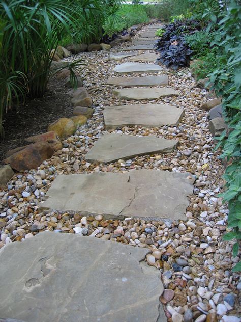 Path Easy Backyard Landscaping, Pathway Landscaping, Garden Stepping Stones, Gravel Garden, Garden Walkway, Easy Backyard, Green Things, Rock Garden Landscaping, Stone Path