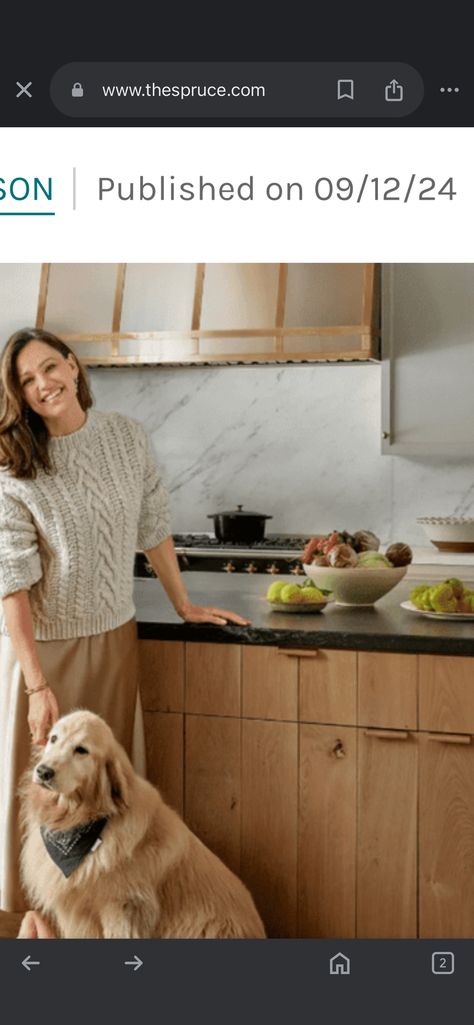 Jennifer Garner recently showed her home to Architectural Digest, and here are some of the trends we spotted. Jennifer Garner Chicken Tenders, Jennifer Garner Ginger Snaps, Jennifer Garner And Victor Garber, Jennifer Garner Family Switch, Blue Library, Jennifer Gardner, Jennifer Garner Pregnant, Jennifer Garner, Wood Kitchen