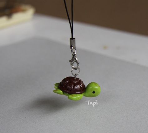 Polymer Clay Turtle, Palmer Clay, Clay Turtle, Turtle Keychain, Clay Keychain, Chalk Pastel, Clay Diy Projects, Clay Crafts Air Dry, Polymer Clay Miniatures