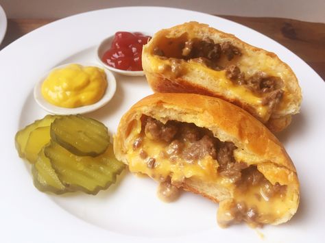 These gooey, cheesy, meaty Cheeseburger Bombs are the perfect hunger-busting snack. Canned Biscuits, Biscuit Dough, Layered Salad, American Cheese, Cinnamon Buns, Beef Dishes, Steak Recipes, Food Network, Ketchup