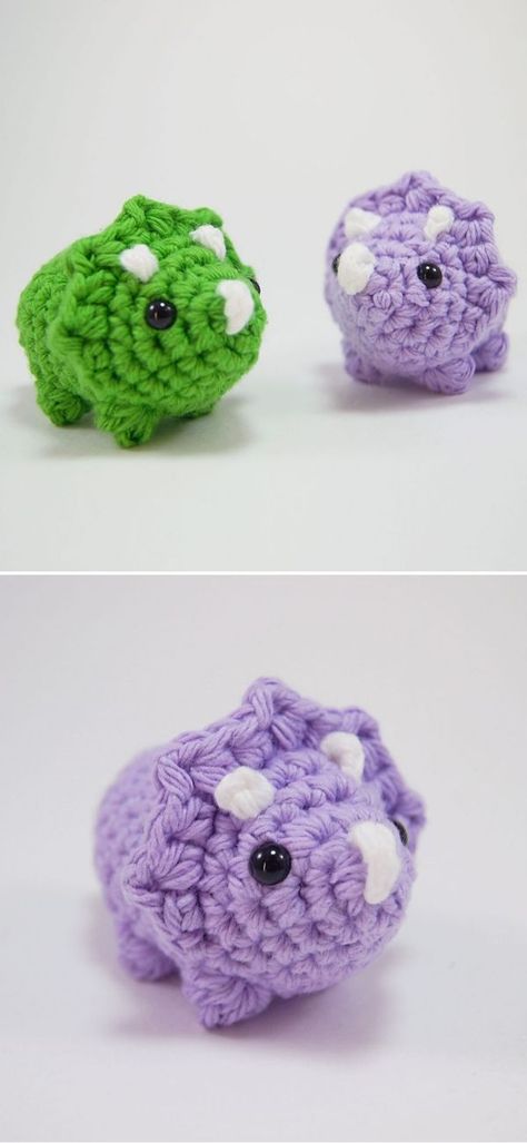 Fun Amigurumi Dinosaurs.Aren't these triceratops just the cutest? Sadly the real ones are extinct. However you can make these amazing crochet versions by Louis Mensinger. The pattern includes easy to memorize instructions. Feel free to mix up the colors and gift them to your friends and family. Take a look at the pictures and see how cute they are! #freecrochetpattern #amigurumi #dinosaur Mini Dinosaur Crochet Pattern Free, No Sew Dinosaur Crochet, Crochet Trex Dinosaur Pattern Free, Crochet Triceratops Free Pattern, Triceratops Crochet Pattern Free, Dino Crochet Pattern Free, Crocheted Dragon, Crochet Dino, Crochet Keyring