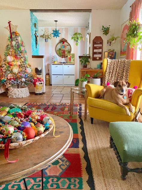 Cheap Christmas Trees, Colorful Christmas Decorations, Boho Christmas Decor, Bohemian Christmas, Christmas Apartment, Rainbows Christmas, Merry Bright Christmas, Christmas Inspo, Boho Christmas