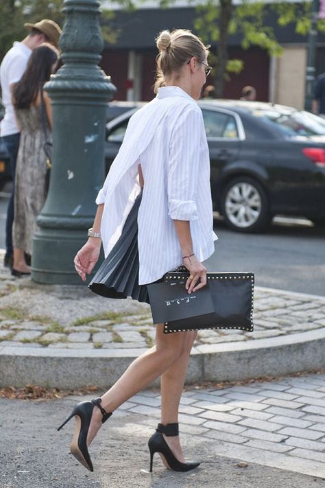 Walking Down The Street, Spring Fashion Outfits, Outfit Trends, Business Outfit, Street Style Chic, White Shirts, Street Chic, Looks Style, Mode Inspiration