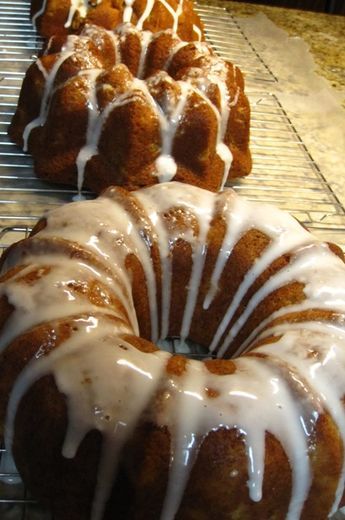 Rhubarb Bundt Cake, Rhubarb Coffee Cakes, Savory Cakes, Rhubarb Desserts, Rhubarb Cake, Lemon Glaze, Rhubarb Recipes, Bundt Cakes Recipes, Jalapeno Poppers