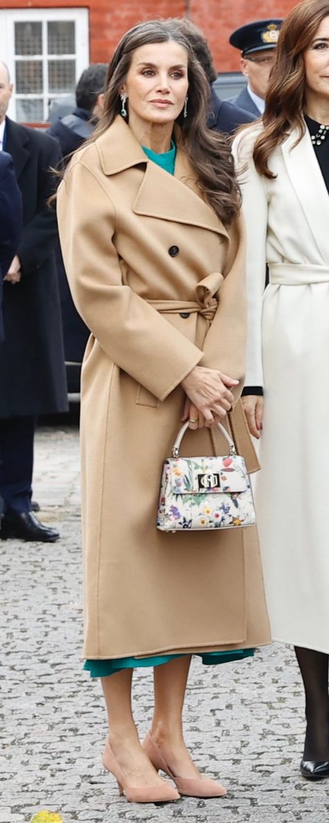 Queen Letizia Style, Furla 1927, Furla Bag, Outfits 2014, 2015 Outfits, Queen Margrethe Ii, Fifa Women's World Cup, Furla Bags, Outfits 2016