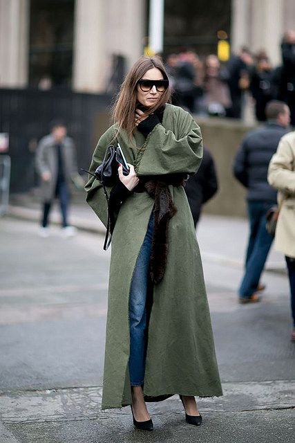 khaki street style inspiration1 | BeSugarandSpice | Flickr Street Style Women Fall, Mantel Styling, Street Styl, Mantel Outfit, Emmanuelle Alt, Mode Kimono, Jeanne Damas, Coat Outfit, Woman Style