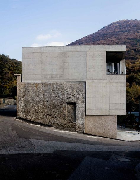 SUBTILITAS — Andrea Frapolli Architetto - Casa Lafranchi &... Architecture Renovation, Renovation Architecture, Concrete Houses, Concrete Architecture, Stone Architecture, Apartment Architecture, Brutalist Architecture, House Architecture, Minimalist Architecture