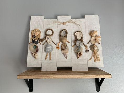 Seashell People, Front Door Styles, Seashell Mirror, Coastal Home Decor, Sister Friends, Rustic Wreath, Coastal Farmhouse, Coastal Home, Wilmington Nc