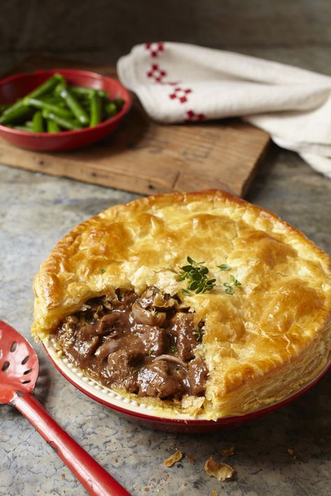 Beef And Guinness Pie, Beef Pot Pie Recipe, Beer Braised Beef, Beef Pot Pie, Beef Pot Pies, Meat Pie Recipe, Steak And Ale, Pot Pies Recipes, Braised Beef