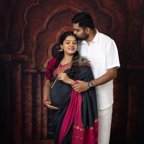 🌸 Embracing Tradition, Celebrating New Life 🌸 🥰 👶 #TraditionalMaternityShoot #EmbraceTradition #MotherhoodJourney #CulturalElegance #TimelessMoments #MaternityPhotography #ExpectingMom #HeritageAndLove #TumakuruPhotography#tumkur #nammatumakuru #bangalore #familyphotography#pregancyphotography #photopftheday #babybumps Maternity Photo Shoot Ideas Traditional, Traditional Pregnancy Photoshoot, Traditional Maternity Shoot, Indian Maternity Photos, Indian Maternity, Shower Photoshoot, Indian Baby Showers, Pregnancy Pics, Maternity Photography Poses Couple