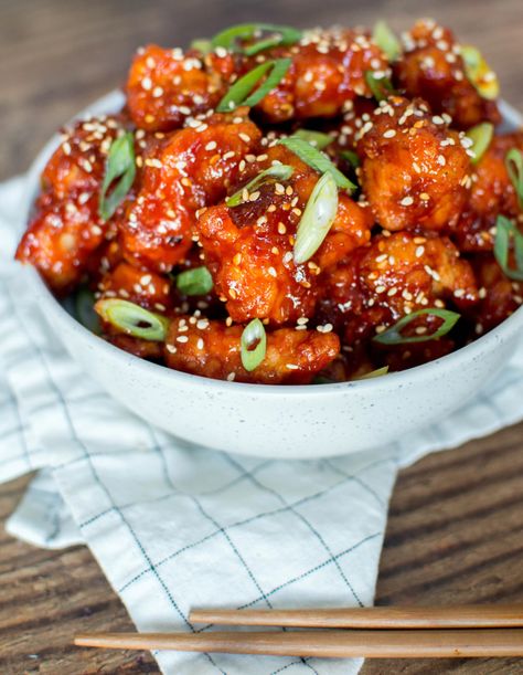 Korean Style Fried Chicken, Chicken Bites Appetizers, Fried Chicken Bites, Spicy Chicken Bites, Bbq Chicken Bites, Korean Bbq Chicken, Chicken Bites Recipes, Deep Fried Recipes, Chicken Kebab Recipe