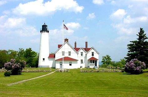 Hiawatha National Forest, Michigan Vacations, Lighthouse Photos, Lighthouse Pictures, Beautiful Lighthouse, Michigan Travel, Us Coast Guard, Upper Peninsula, Forest House