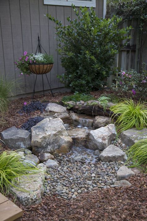 Fir Pit, Water Fall Ideas, Backyard Pondless Waterfall, Yard Water Fountains, Landscaping Water Feature, Small Garden Waterfalls, Waterfall Landscaping, Diy Ponds Backyard, Pondless Water Features