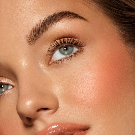 Achieve radiant and youthful summer skin with our expert skincare tips! From hydrating serums to SPF protection, our guide has everything you need to keep your skin glowing all season long. Say hello to healthy, glowing skin this summer! Peach Blush Makeup, Bold Blush, Sunset Blush, Summer Skincare Routine, Peach Makeup, Get Glowing Skin, Peach Blush, Liquid Highlighter, Satin Lipstick