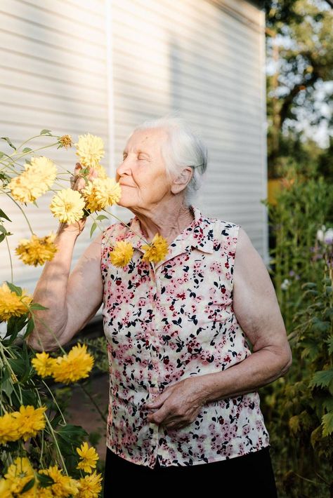 Grandma Portrait Photography, Wrinkles Photography, Grandma Portrait, Grandparents Photography, Filoli Gardens, Grandma Photos, Gardening Photography, Garden Inspo, Environmental Portraits