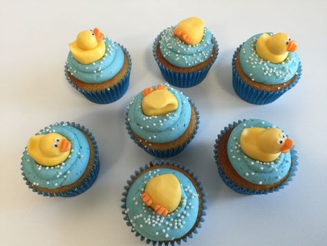 Rubber Duckie Cupcakes, Rubber Ducky Cupcake Ideas, Rubber Duck Cupcakes, Duck Cupcakes Ideas, Duckling Cupcakes, Duck Cake Pops, Cake Trolley, Pool Cupcakes, Duck Treats