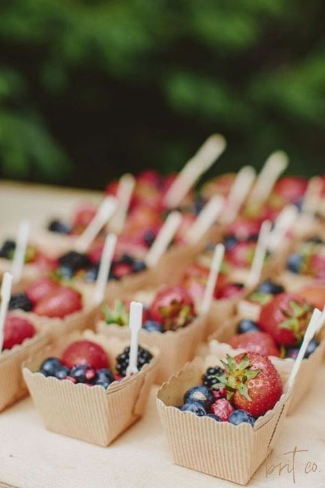 8 Self-Serve Party Recipes, Fresh Fruit Cups Bridal Shower Theme Fresh Off The Market, Small Bridal Shower Ideas Food, Wedding Fruit Bar, Wedding Finger Foods Receptions, Diy Dessert, Fruits Decoration, Fest Mad, Majlis Perkahwinan, Reception Food