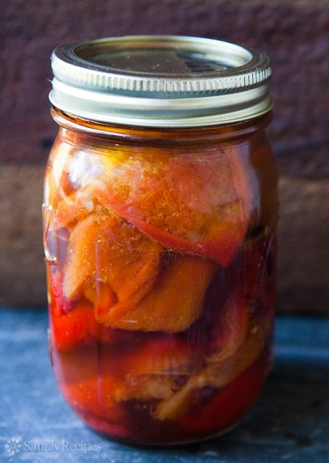 Red Bell Pepper Recipes, Olive Oil Marinade, Roasted Bell Peppers, Bell Pepper Salad, Pickle Recipes, Bell Pepper Recipes, Red Bell Peppers, Garlic Oil, Pickled Vegetables