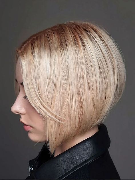 A straight inverted bob with a stacked back and longer, sleek front layers Straight Inverted Bob, Straight Long Bob, Blonde Balayage Bob, Bob Ideas, Straight Bob Haircut, Pixie Bob Hairstyles, Bob Haircut Ideas, Straight Bob Hairstyles, Balayage Bob