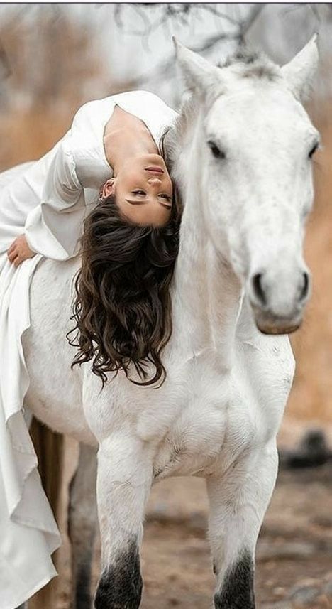 Equine Photography Poses, Horse Photoshoot Ideas, Horse Senior Pictures, Woman Riding Horse, Horse Photography Poses, Funny Horse Pictures, Horse Wedding, Cute Horse Pictures, Horse Inspiration