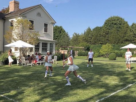 Lauren Santo Domingo's All-White Hamptons Badminton Soirée Old Money House, Le Rosey, Hamptons Aesthetic, Hamptons Summer, Drømme Liv, Juan Les Pins, Super Rich Kids, Future Lifestyle, Rich Kids