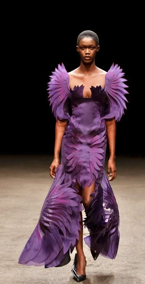 Bird Inspired Fashion, Pigeon Anatomy, Cary Santiago, Iris Van Herpen Couture, Fabric Chart, Swan Wings, Bird Fashion, Bird Dress, Fairytale Fashion