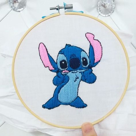 Lilo And Stitch Embroidery Designs, Stitch Embroidery Disney, Lilo And Stitch Embroidery, ليلو وستيتش, Textile Painting, Lilo Et Stitch, Disney Embroidery, Embroidery Tshirt, Handmade Embroidery Designs