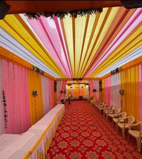 Wedding Decorations Stage, Mehndi Stage Decor, Mehndi Stage, Haldi Decoration Ideas, Marriage Hall, Haldi Decoration, Simple Stage Decorations, Marriage Function, Indian Bedroom Decor