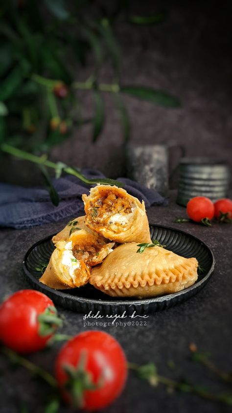 Frozen Empanadas / Frozen Karipap Karipap Frozen, Frozen Empanadas, Beef Bolognese, Photo Produk, Empanadas, Mini Cheesecake, Tapas, Food Photography, Cheesecake