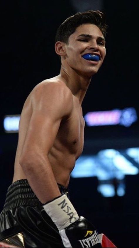 King Ryan Garcia, Alex Ruygrok, Ghost Face Wallpaper Aesthetic, Boxer Aesthetic, Ryan Garcia, Best Soccer Shoes, Mexican Boys, Boxing Images, Ufc Boxing