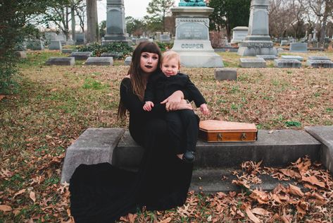 Goth Parents, Goth Mom Aesthetic, Classy Vampire, Metalhead Boyfriend, Alt Mom, Cemetery Photoshoot, Manifesting Future, Goth Family, Goth Mommy