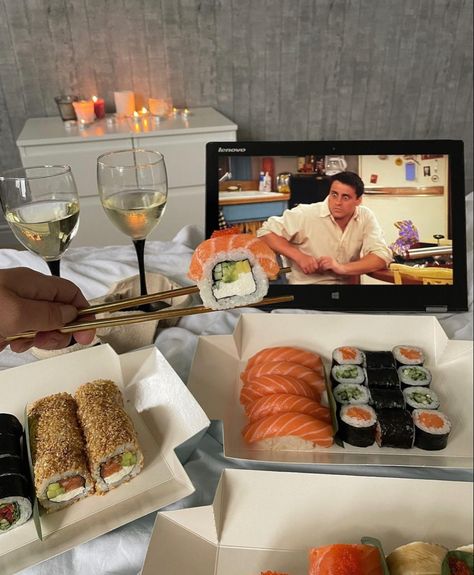 A girl is watching friends and eating sushi. Movie Night Gift Basket Ideas, Sushi Take Out, Movie Night Gift Basket, Movie Night Gift, Sushi Night, Sushi Set, Tv Dinner, Gift Basket Ideas, In Full Bloom