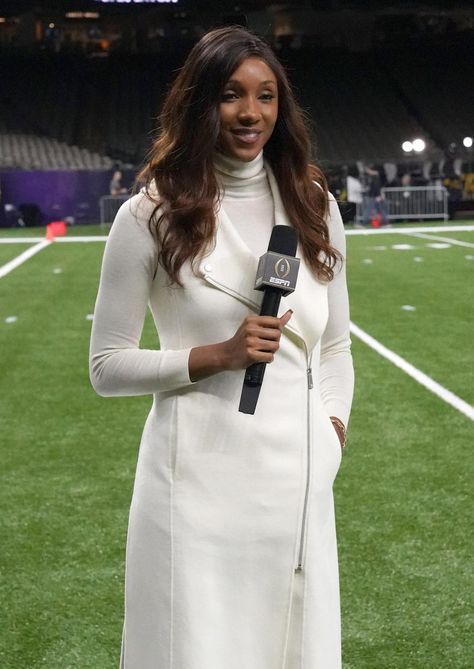 Maria Taylor Espn, Maria Taylor, Women In Sports, Jordan Spieth, Taylor Outfits, Radio Host, Monday Night Football, Rory Mcilroy, Tv Sport