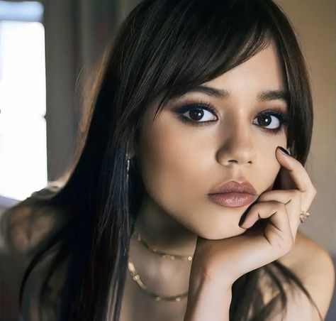 Noelsilovee-follow for more Jenna Orgeta, Jena Ortega, Scream Movie, Makeup Style, Baddie Makeup, Iconic Photos, Wednesday Addams, Jenna Ortega, Coming Of Age